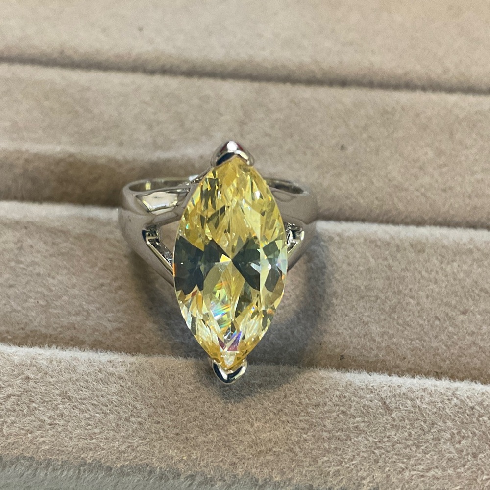 Elegant Sterling Silver Yellow Gemstone Ring - Picture 4 of 5